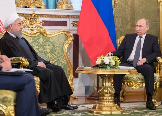 Vladimir Putin meets with Iranian President Hassan Rouhani