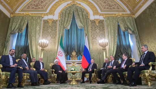 Vladimir Putin meets with Iranian President Hassan Rouhani