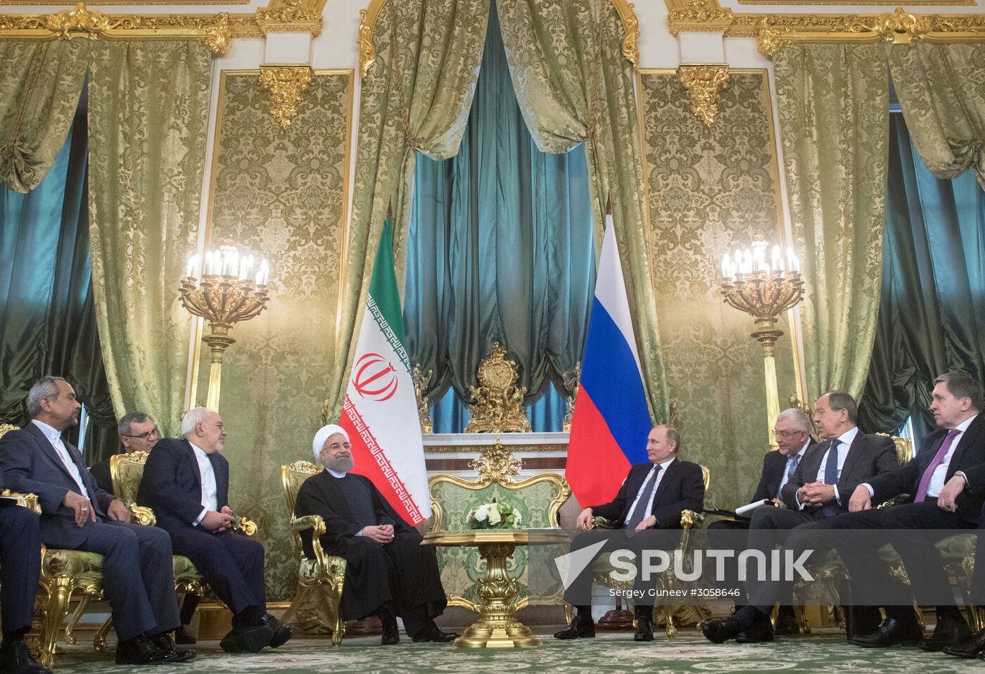 Vladimir Putin meets with Iranian President Hassan Rouhani