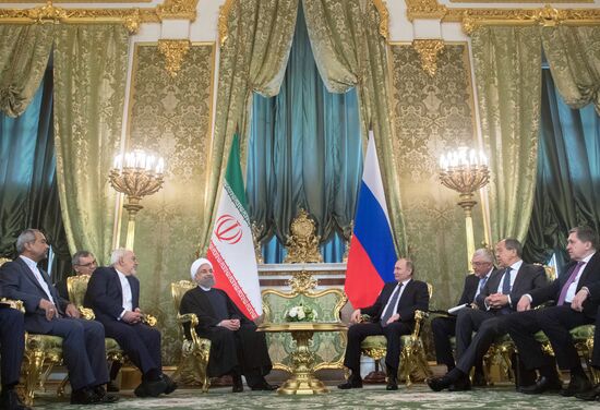 Vladimir Putin meets with Iranian President Hassan Rouhani