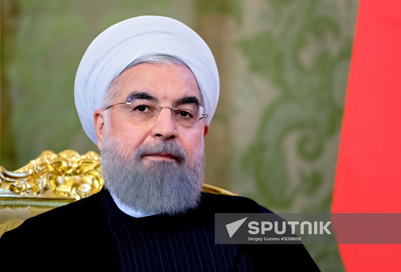 Vladimir Putin meets with Iranian President Hassan Rouhani