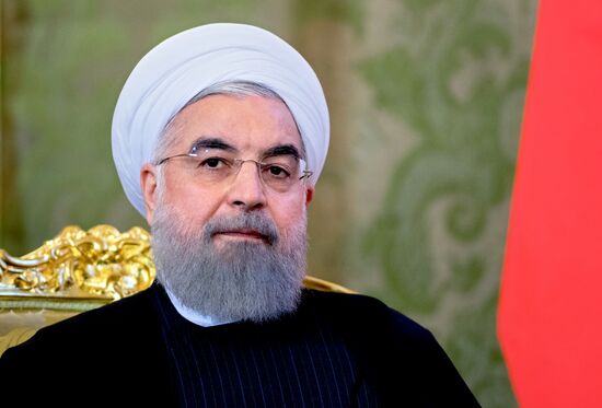 Vladimir Putin meets with Iranian President Hassan Rouhani