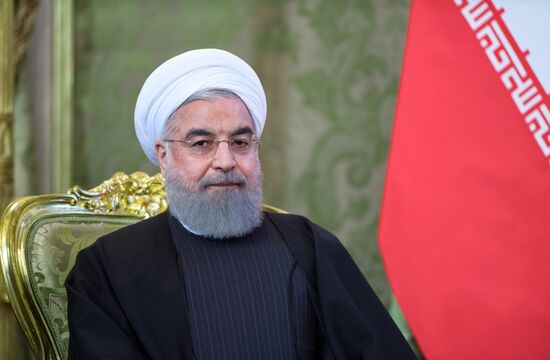 Vladimir Putin meets with Iranian President Hassan Rouhani
