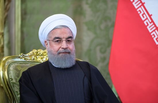 Vladimir Putin meets with Iranian President Hassan Rouhani