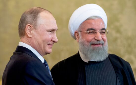Vladimir Putin meets with Iranian President Hassan Rouhani