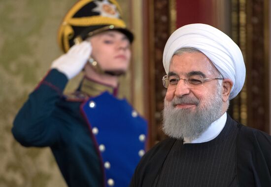 Vladimir Putin meets with Iranian President Hassan Rouhani