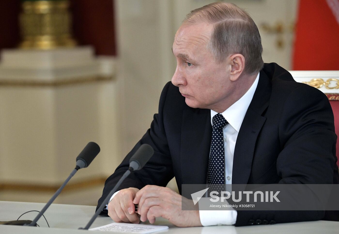 Vladimir Putin meets with Iranian President Hassan Rouhani