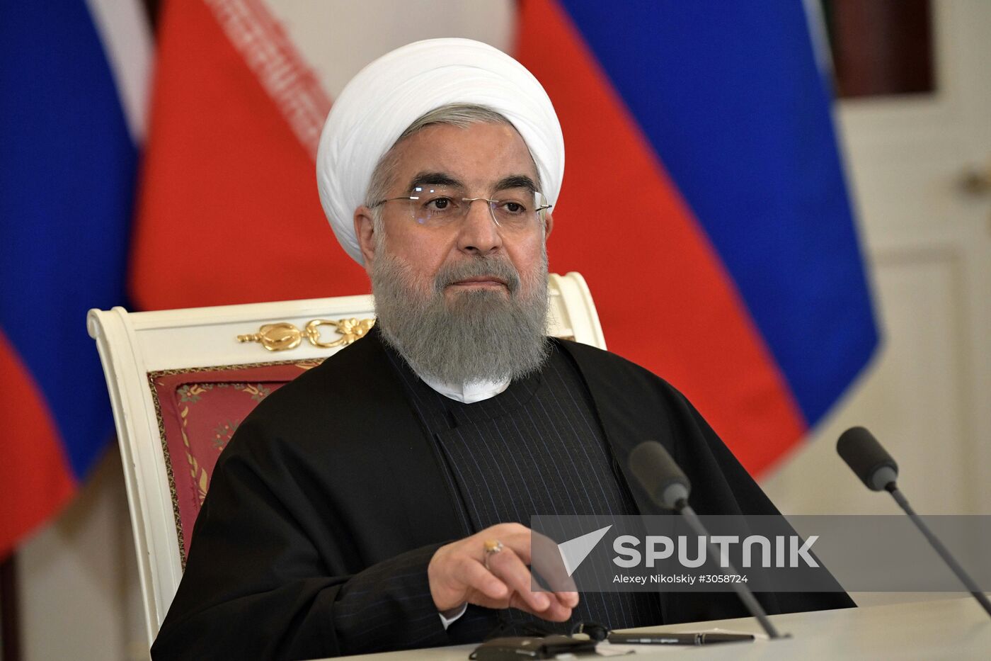 Vladimir Putin meets with Iranian President Hassan Rouhani