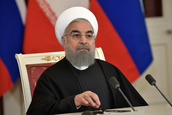 Vladimir Putin meets with Iranian President Hassan Rouhani