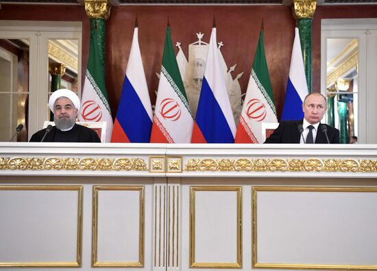 Vladimir Putin meets with Iranian President Hassan Rouhani