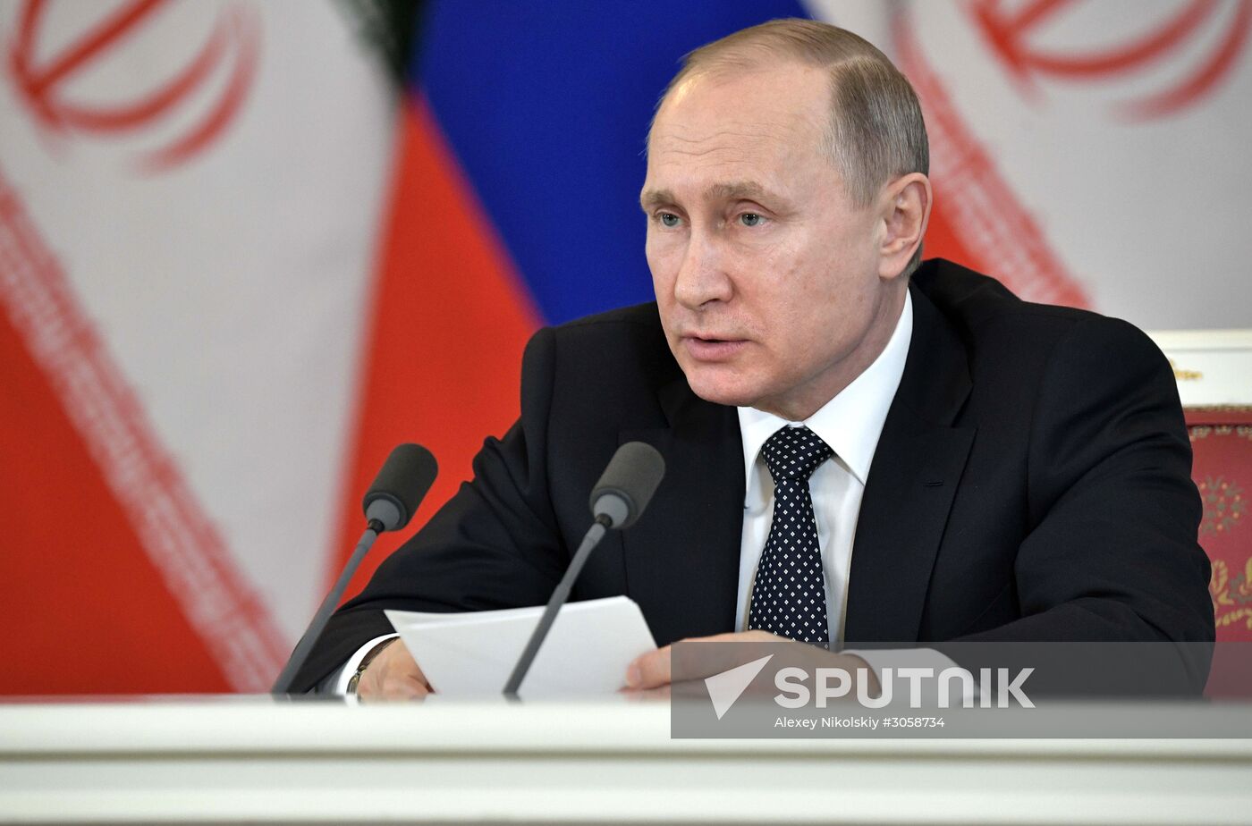 Vladimir Putin meets with Iranian President Hassan Rouhani