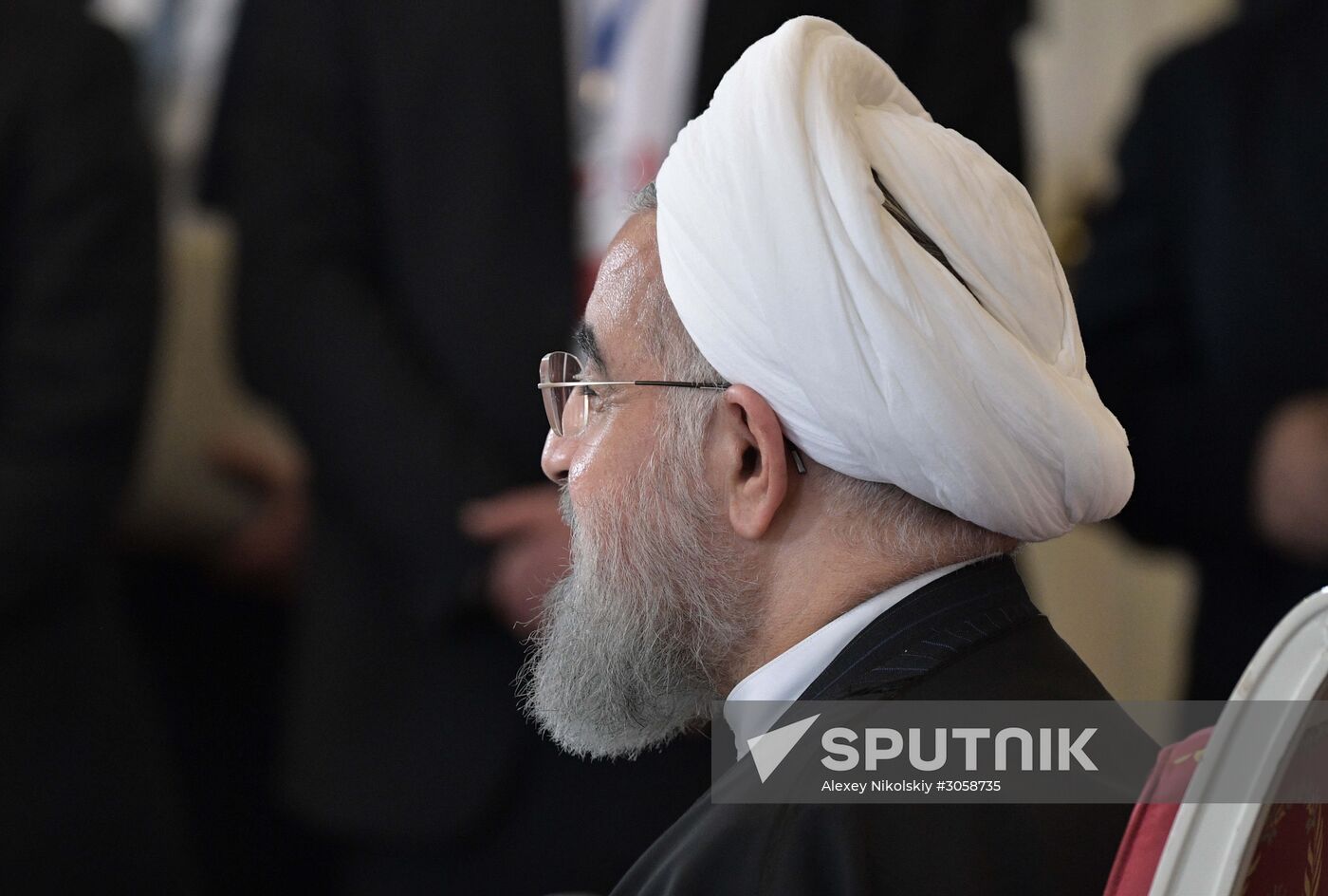 Vladimir Putin meets with Iranian President Hassan Rouhani