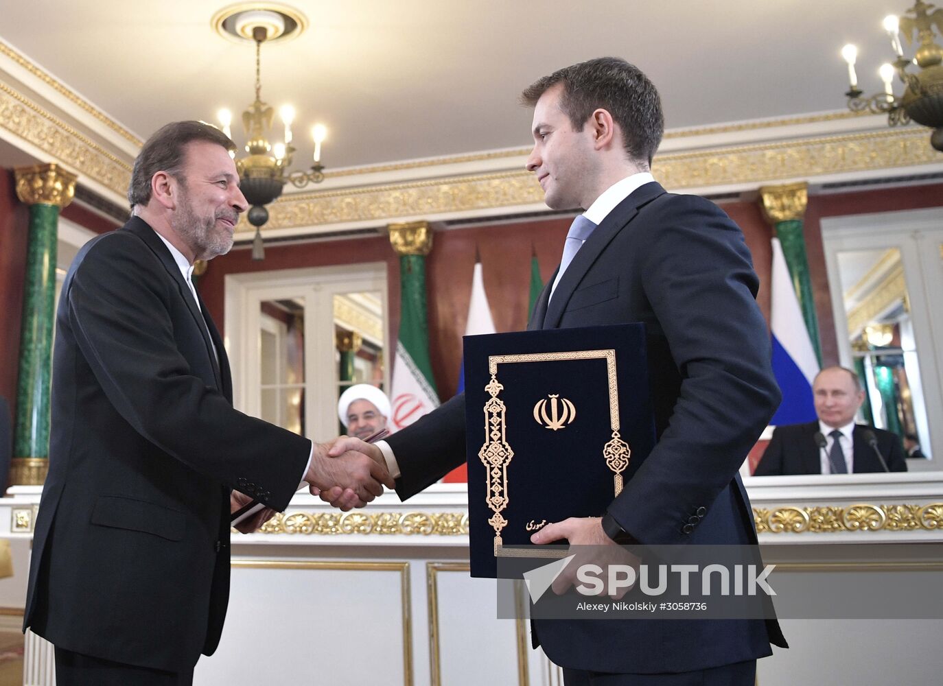 Vladimir Putin meets with Iranian President Hassan Rouhani