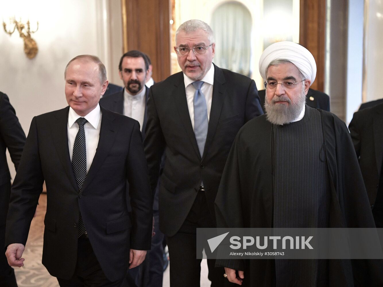 Vladimir Putin meets with Iranian President Hassan Rouhani