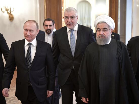 Vladimir Putin meets with Iranian President Hassan Rouhani