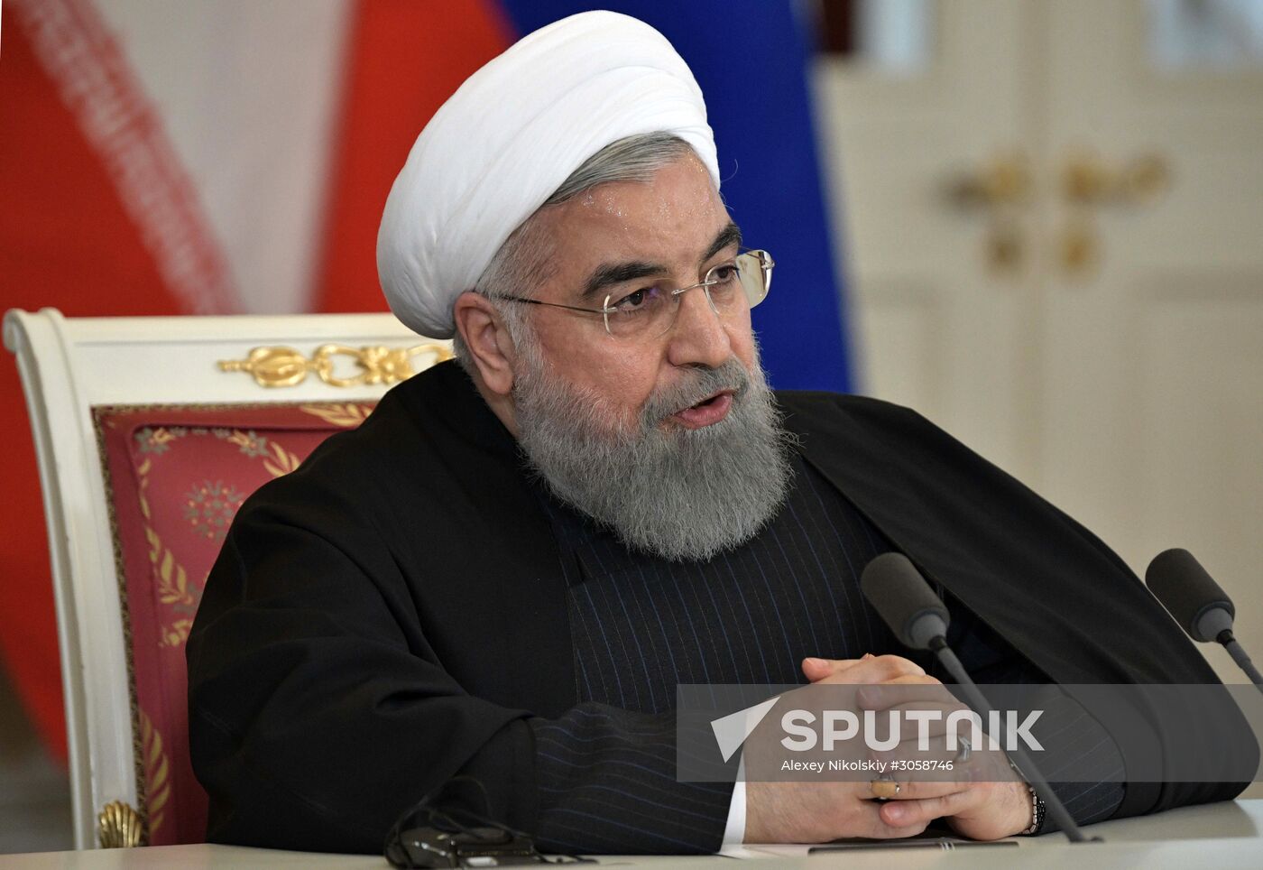 Vladimir Putin meets with Iranian President Hassan Rouhani