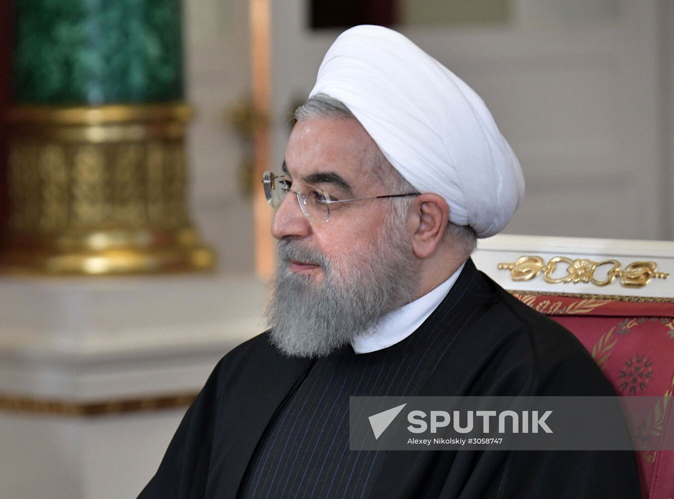 Vladimir Putin meets with Iranian President Hassan Rouhani
