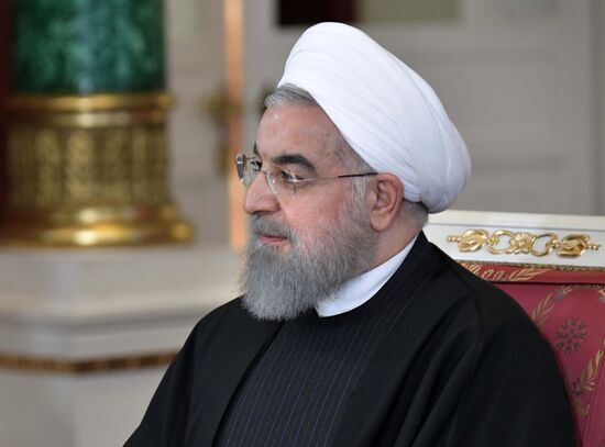 Vladimir Putin meets with Iranian President Hassan Rouhani