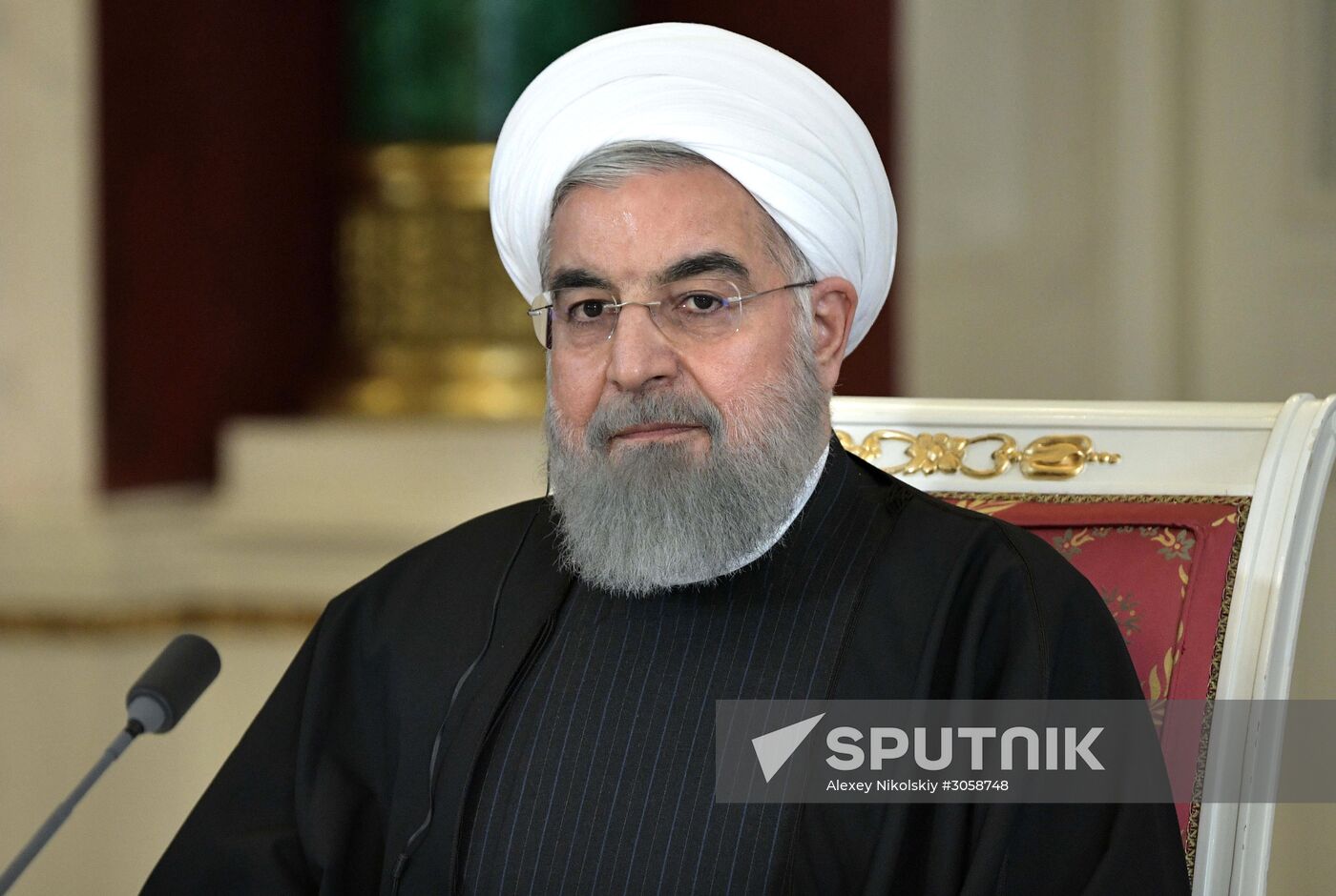 Vladimir Putin meets with Iranian President Hassan Rouhani