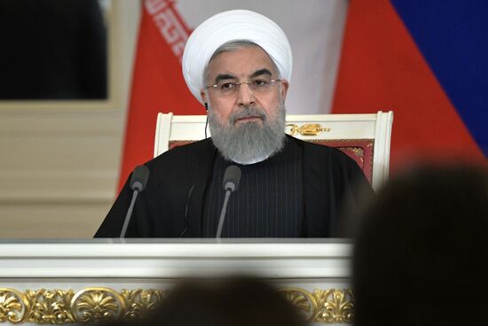 Vladimir Putin meets with Iranian President Hassan Rouhani