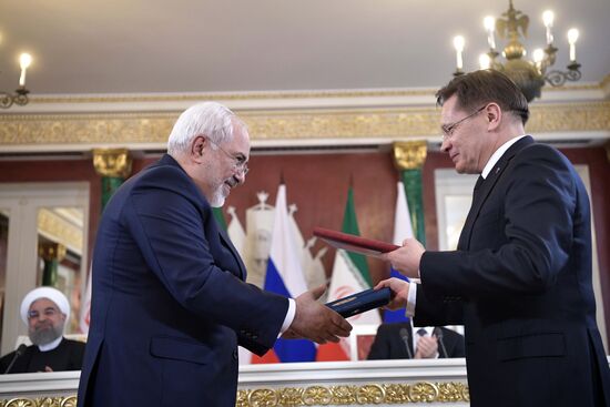 Vladimir Putin meets with Iranian President Hassan Rouhani