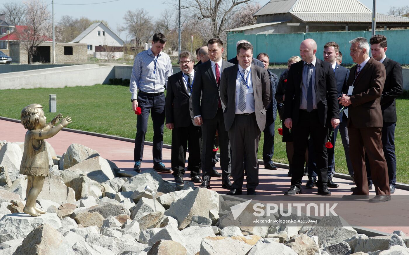 German delegation of politicians and business people arrives in Crimea