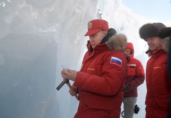 President Vladimir Putin and Prime Minister Dmitry Medvedev visit Northwestern Federal District