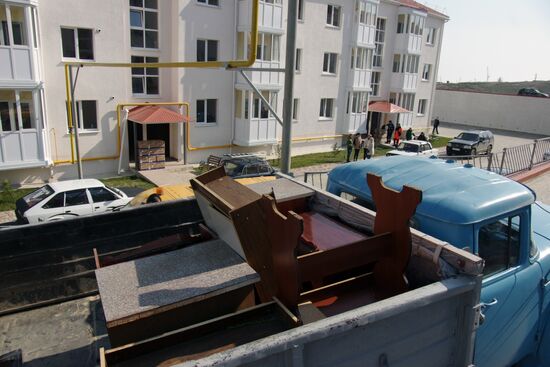 People move from the Kerch Bridge construction area to new homes