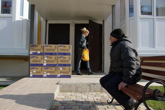 People move from the Kerch bridge construction area to new homes