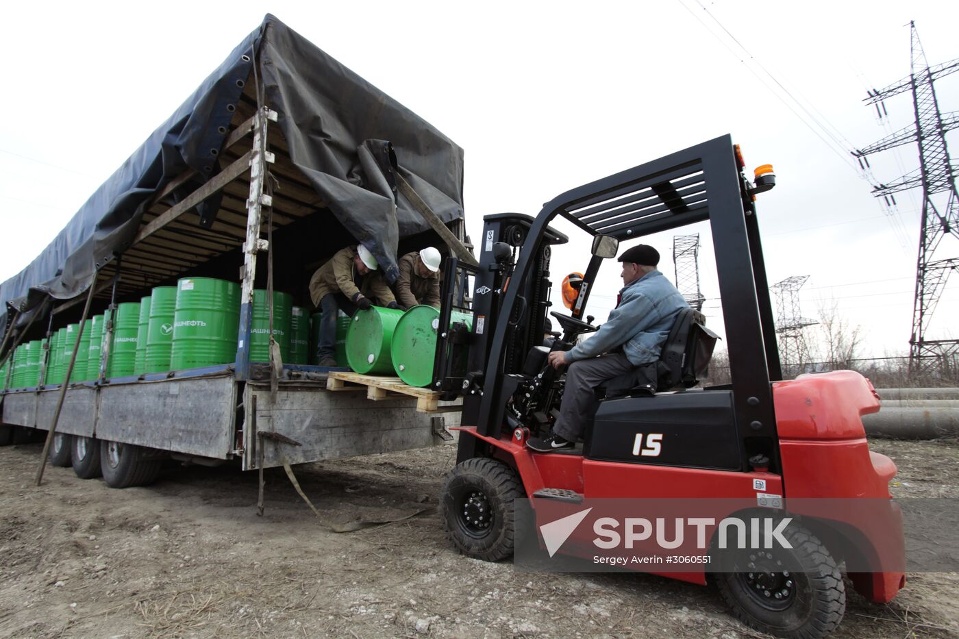 Russia's humanitarian aid convoy arrives in Donetsk
