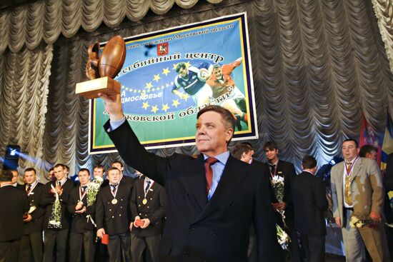 Boris Gromov awards men's rugby team