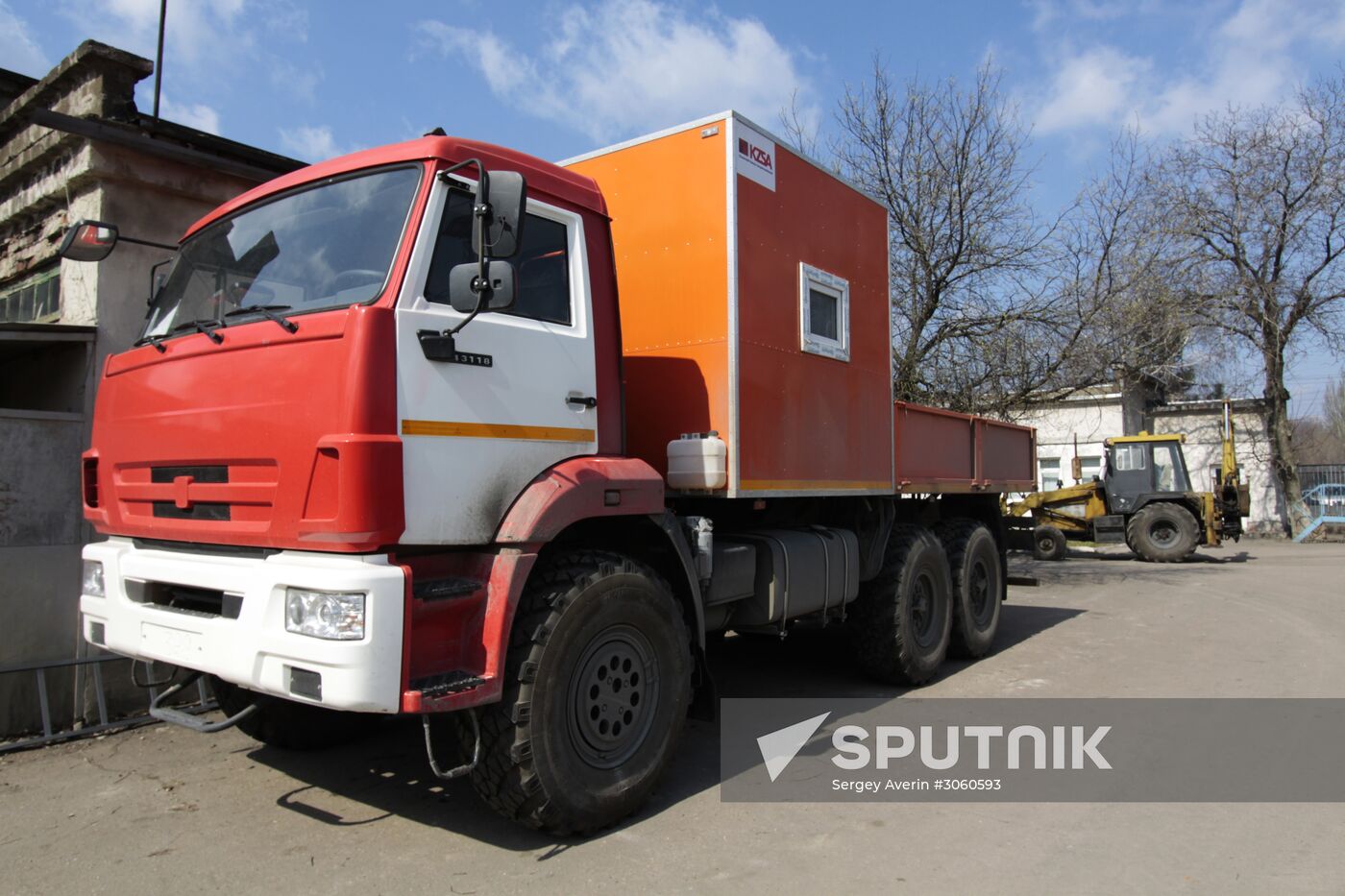 Russia's humanitarian aid convoy arrives in Donetsk