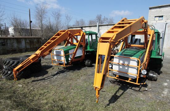 Russia's humanitarian aid convoy arrives in Donetsk