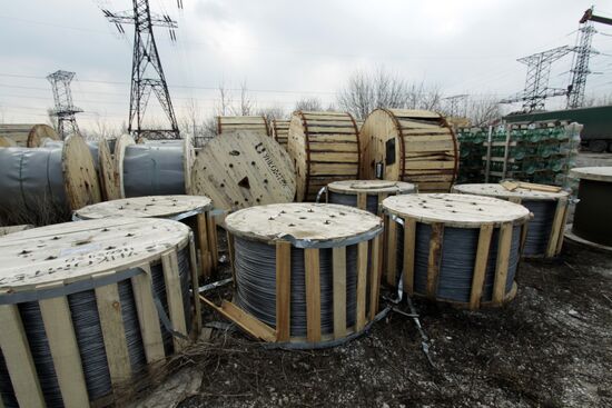 Russia's humanitarian aid convoy arrives in Donetsk