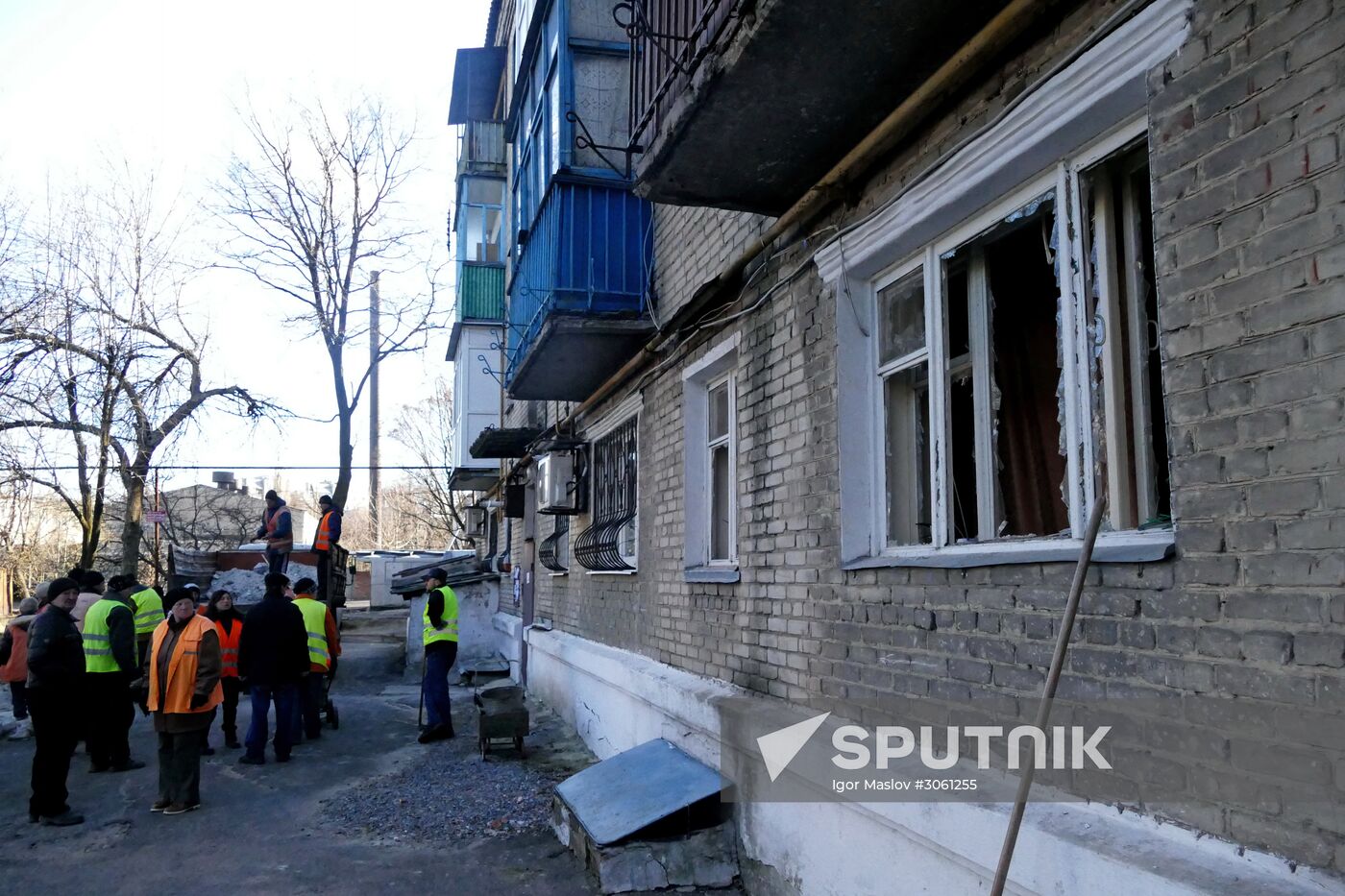 Aftermath of night-time attack on Yasinovataya in Donbass