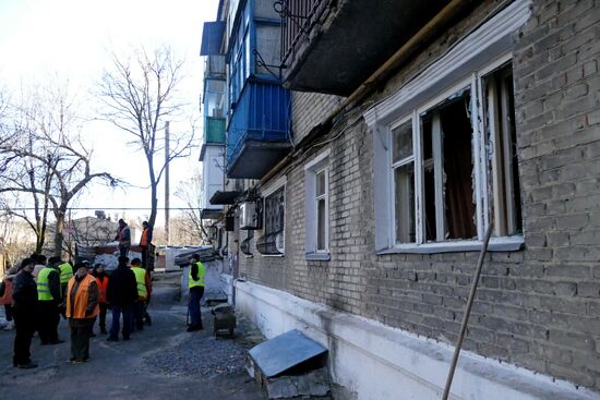 Aftermath of night-time attack on Yasinovataya in Donbass