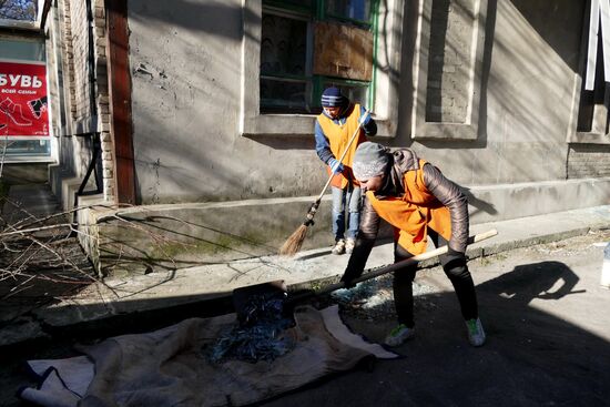Aftermath of night-time attack on Yasinovataya in Donbass