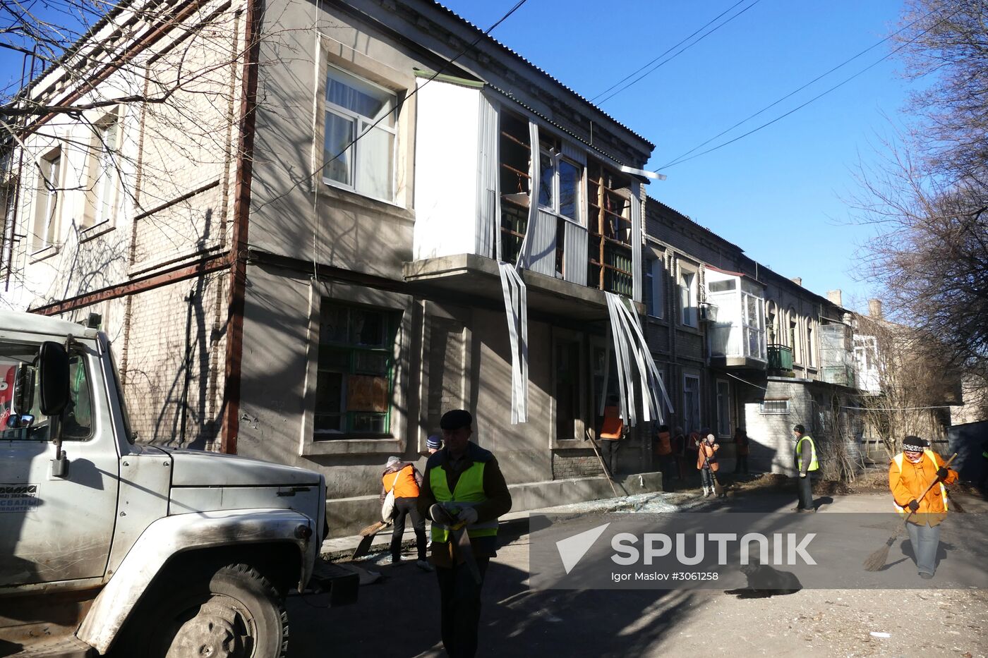 Aftermath of night-time attack on Yasinovataya in Donbass
