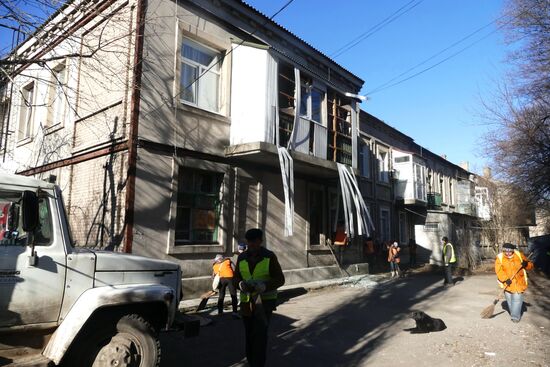 Aftermath of night-time attack on Yasinovataya in Donbass