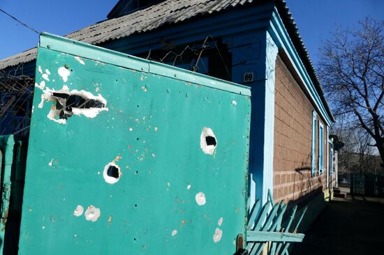 Aftermath of night-time attack on Yasinovataya in Donbass