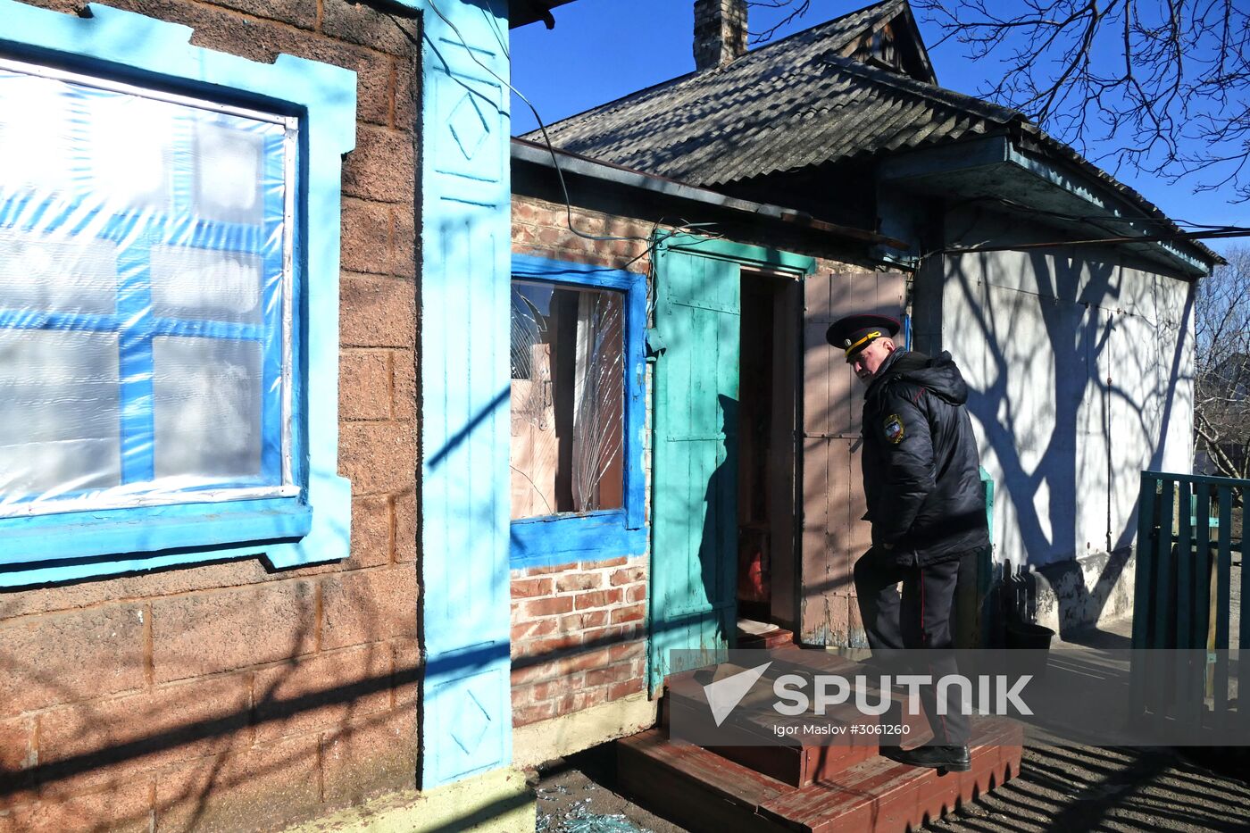 Aftermath of night-time attack on Yasinovataya in Donbass