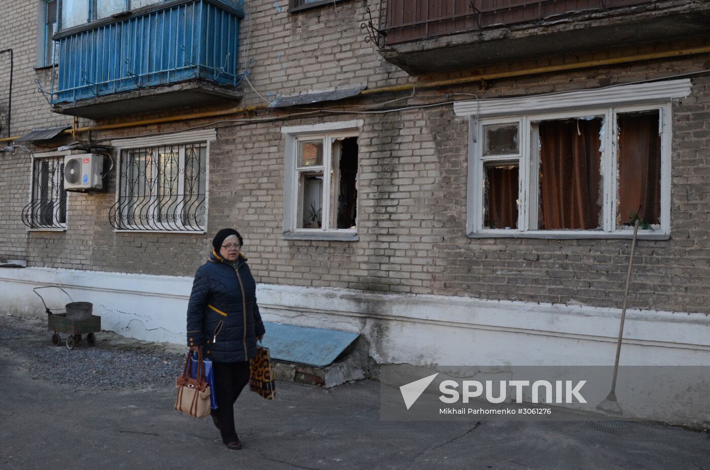 Aftermath of night-time attack on Yasinovataya in Donbass