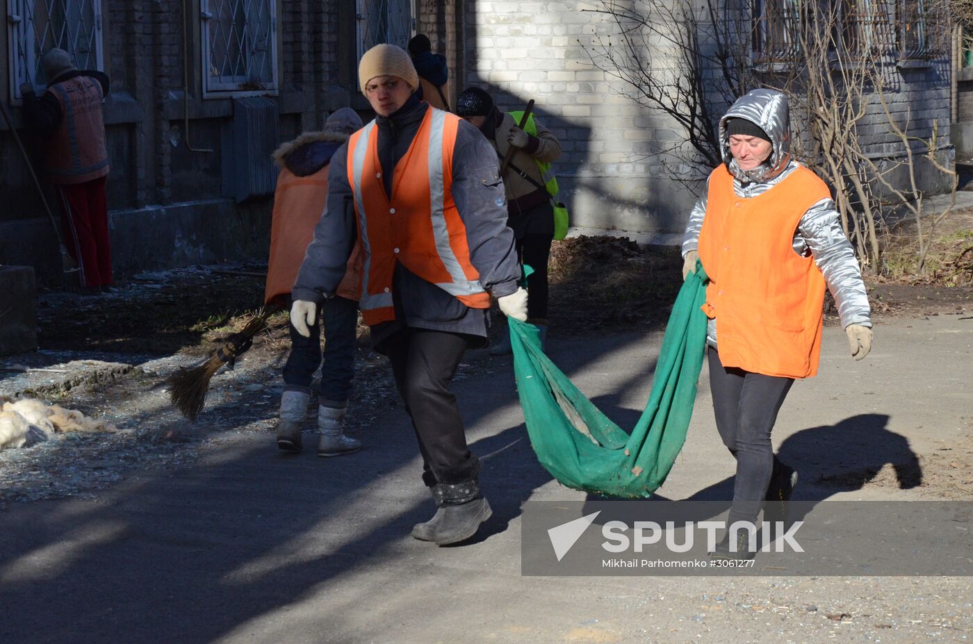 Aftermath of night-time attack on Yasinovataya in Donbass