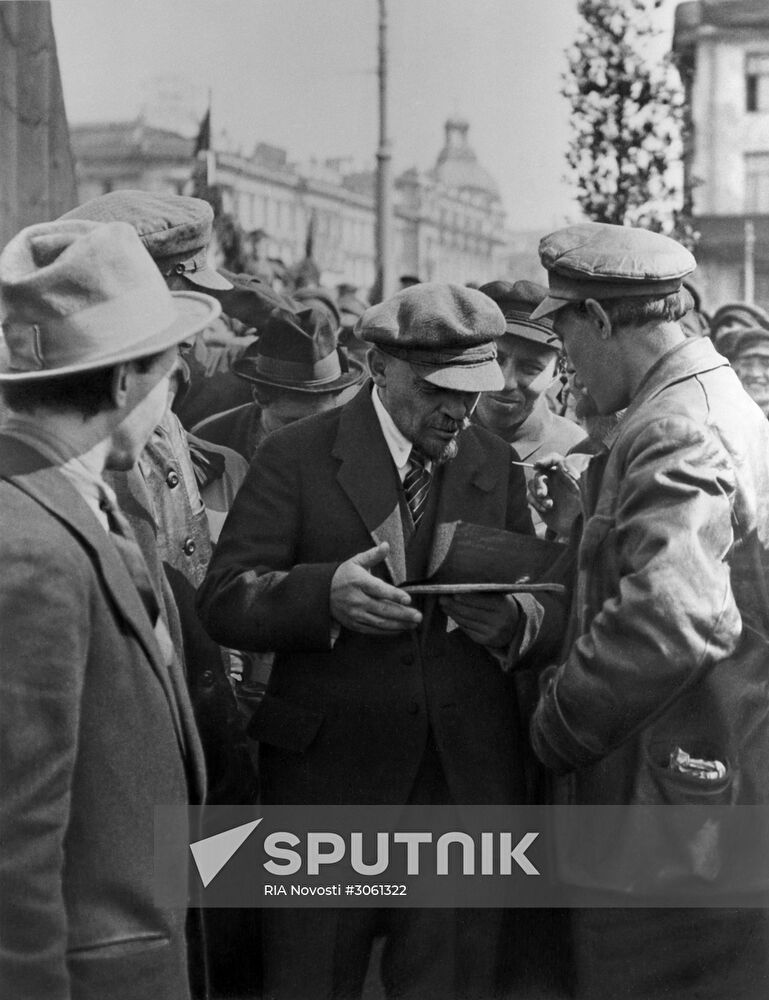 Vladimir Lenin during laying of monument to Karl Marx