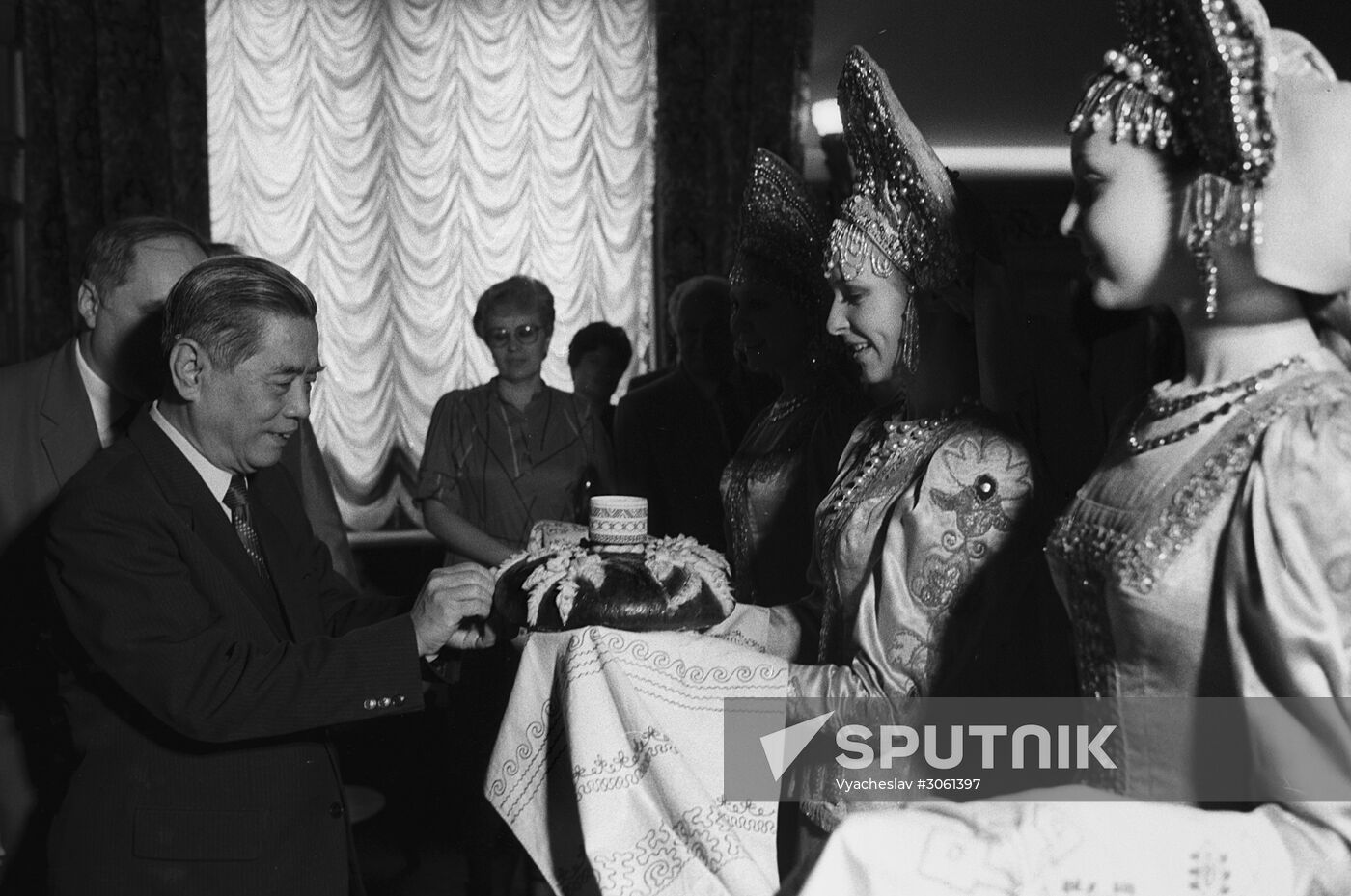 Nguyen Van Linh visits USSR