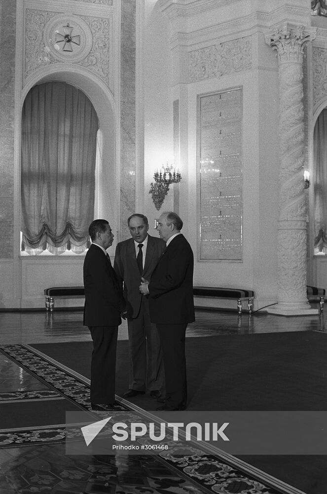 Nguyen Van Linh visits USSR
