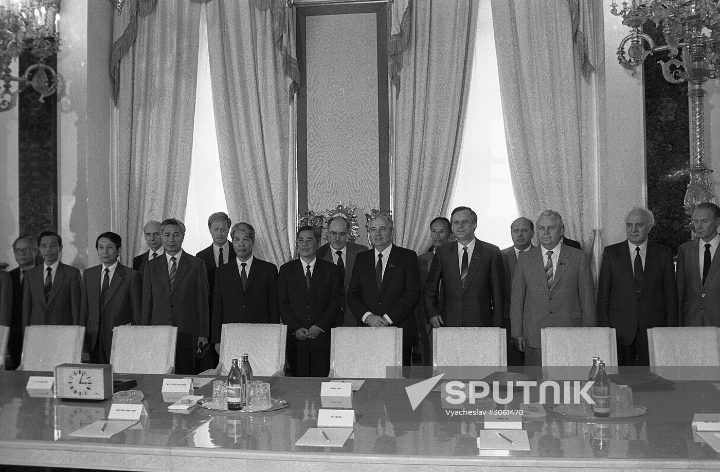 Nguyen Van Linh visits USSR