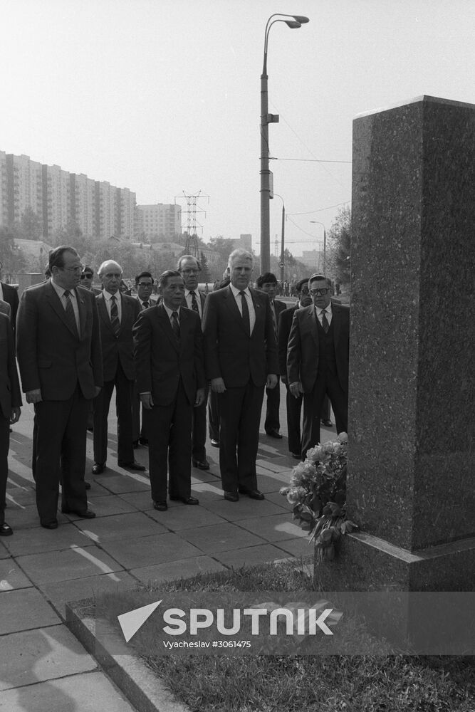 Nguyen Van Linh visits USSR