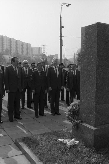 Nguyen Van Linh visits USSR