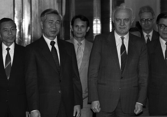 Nguyen Van Linh visits USSR